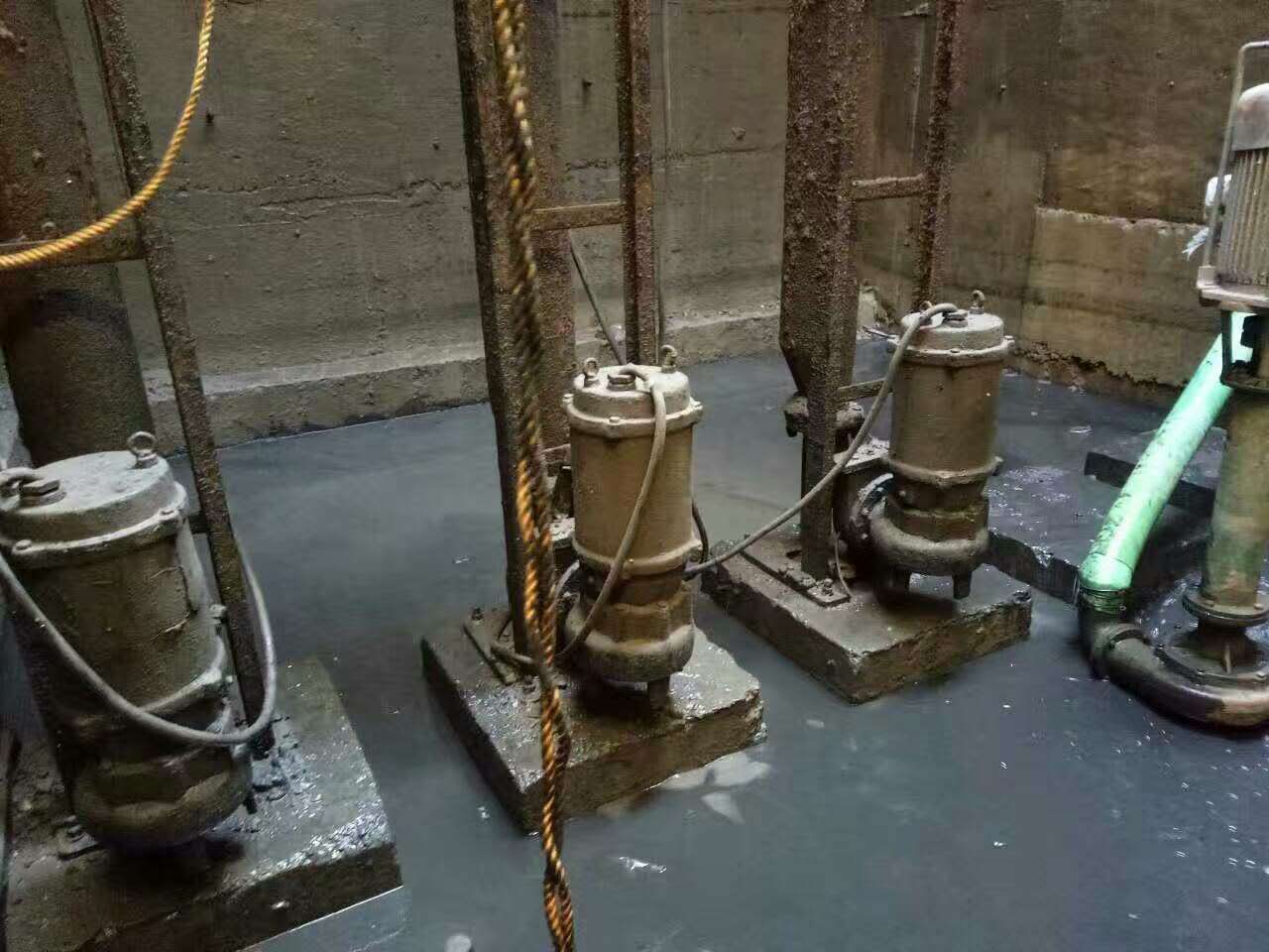 墨江污水池清理